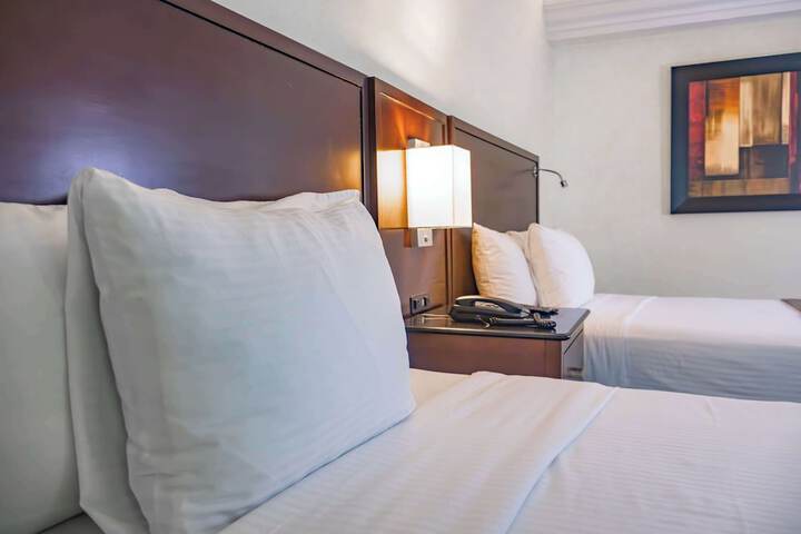 Room 25 of 102