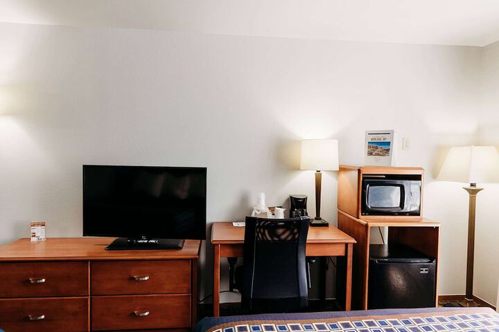 Room 11 of 25
