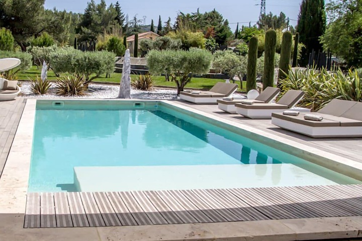 Pools & Facilities
