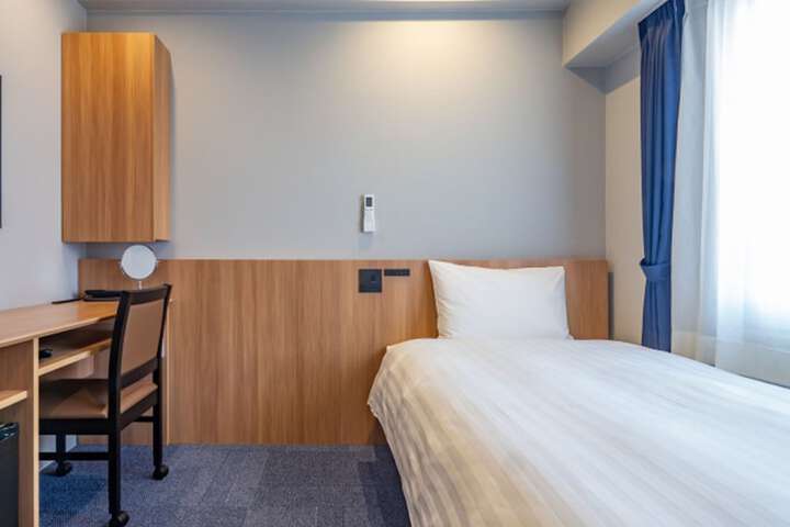 Room 3 of 39