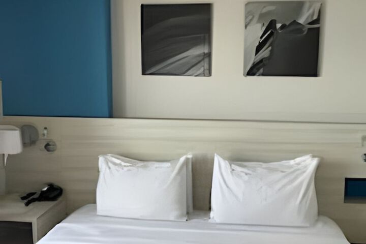Room 27 of 137
