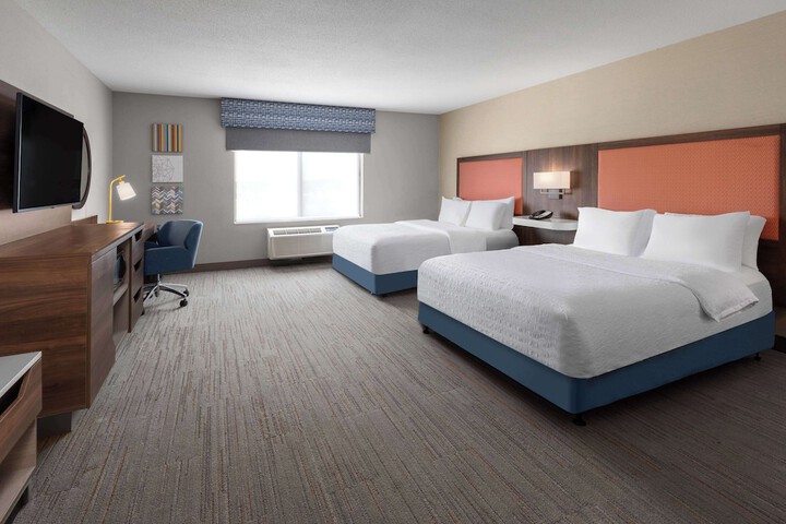2 Queen Beds (13 of 14)