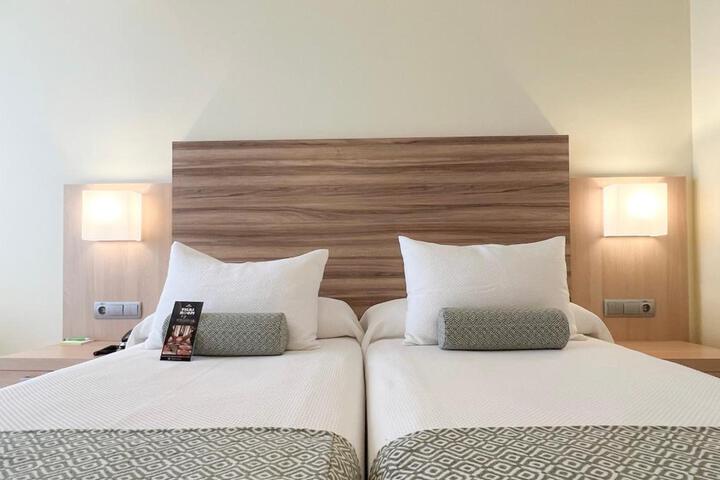 Room 52 of 104