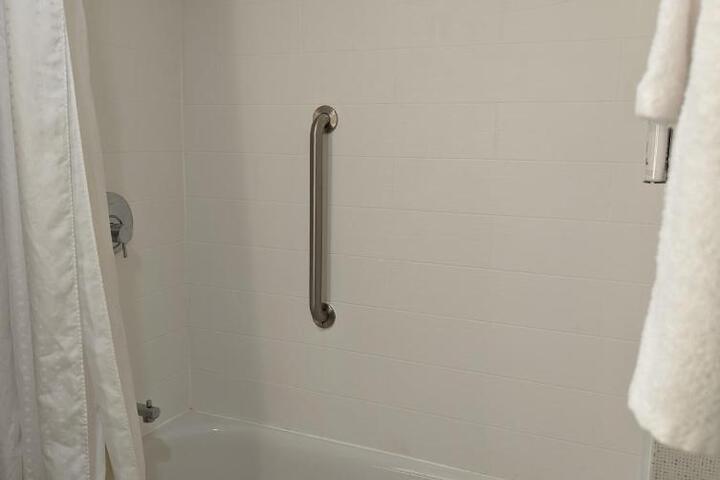 Double Accessible (3 of 4)
