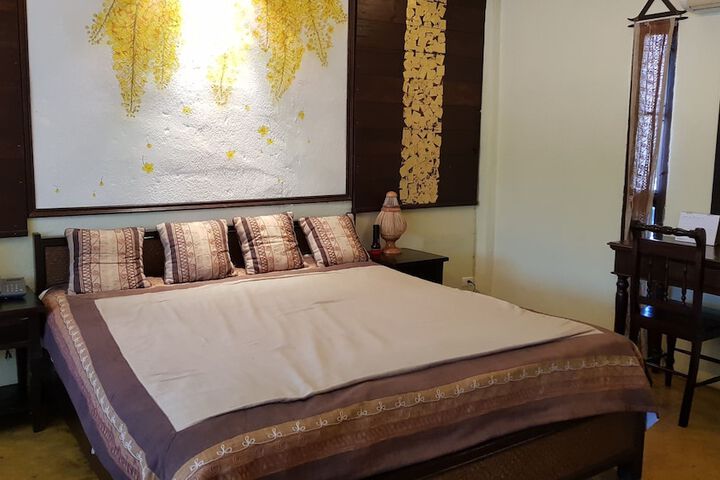 Room 4 of 18