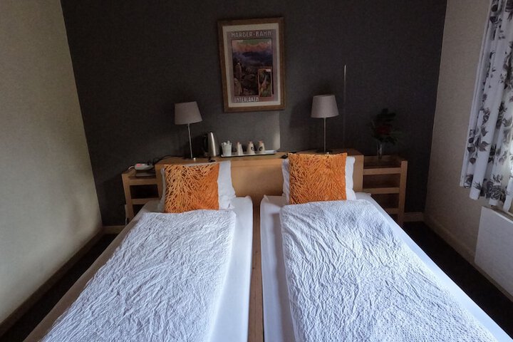 Room 18 of 173