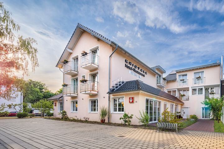 Kristallhotel Fettehenne in Leverkusen
