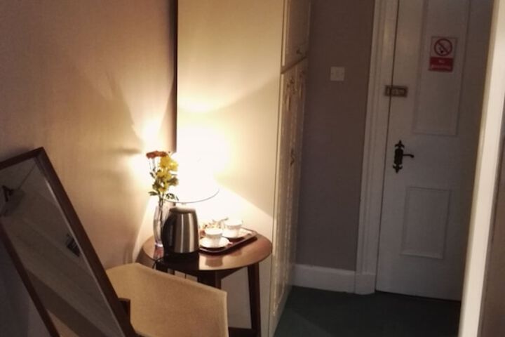 Room 9 of 33