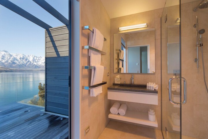 Room 10 of 16