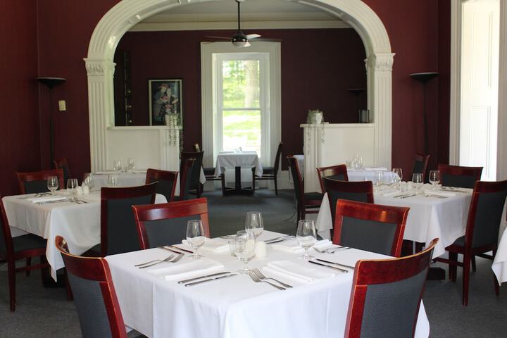Dining 45 of 92