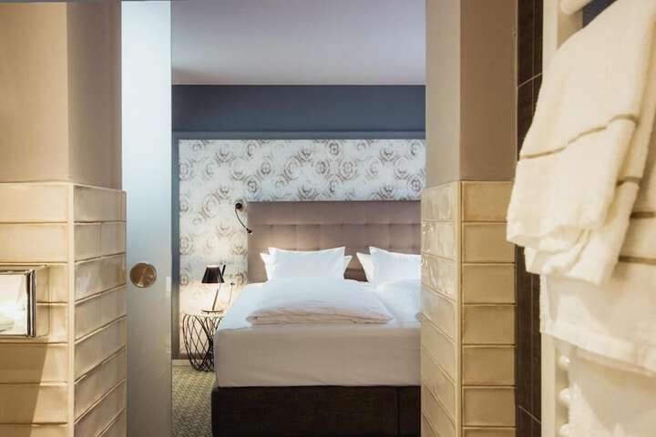 Room 15 of 53