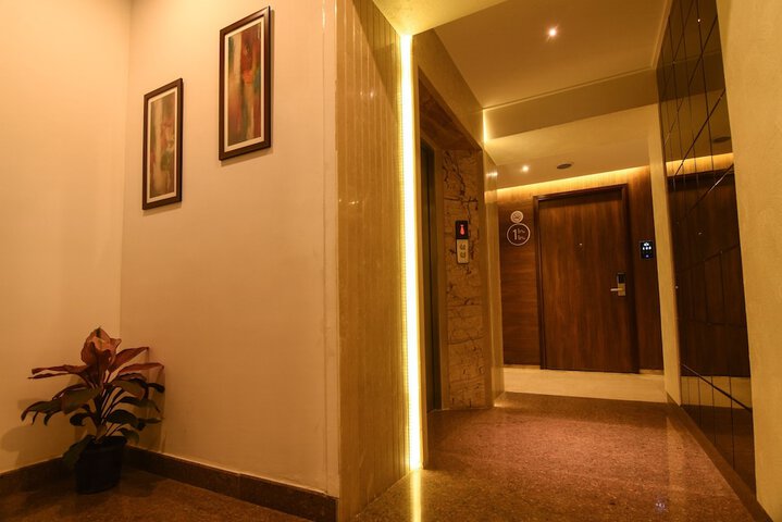 Ballroom/Hall 71 of 79