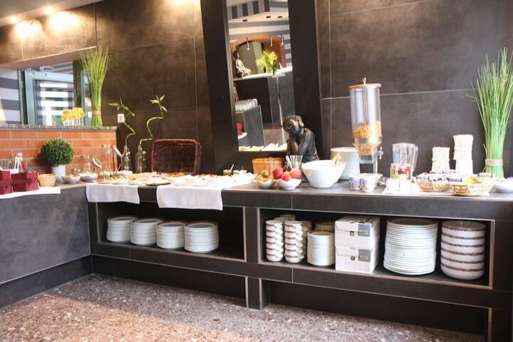 Breakfast/Coffee Service 60 of 72