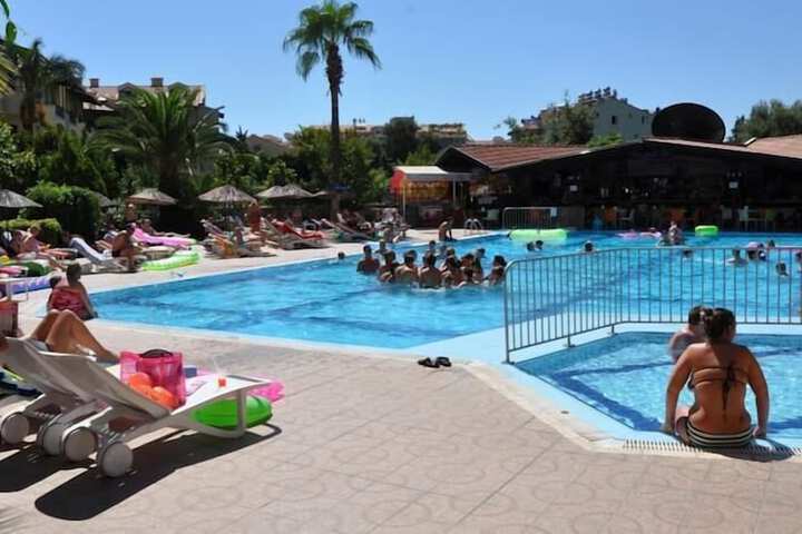 Hotel Pool
