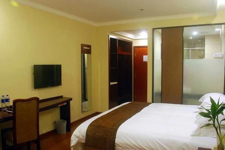Room 9 of 65