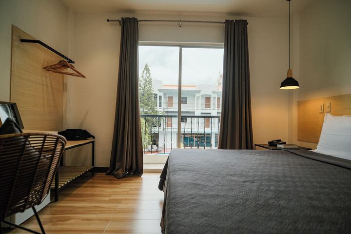 Room 13 of 19