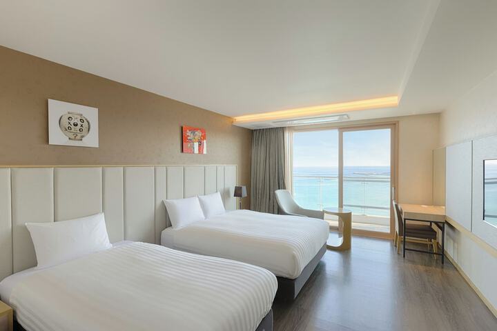Room 52 of 127