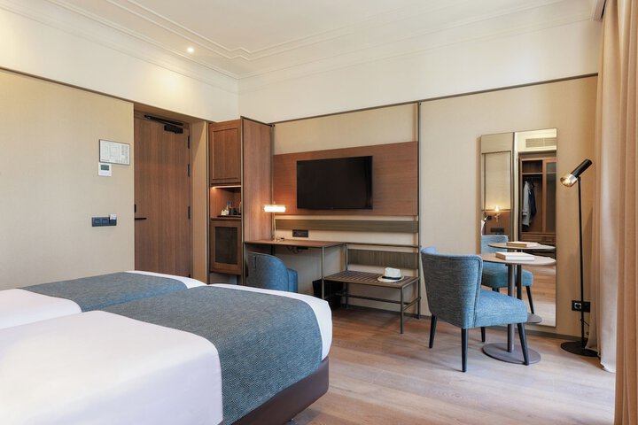 Room 25 of 103