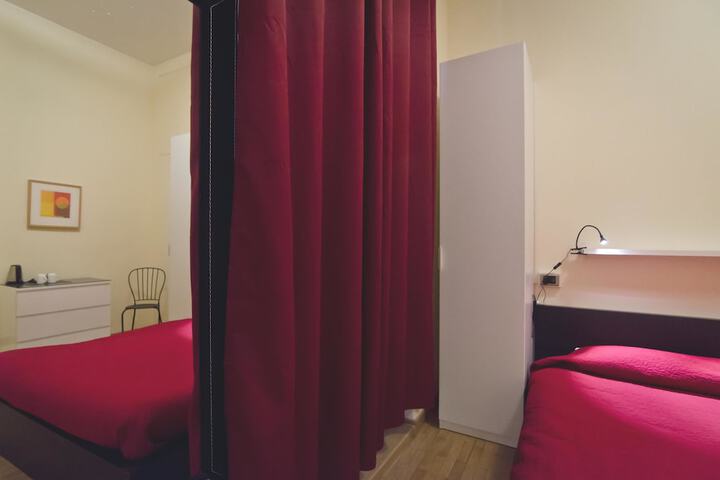 Room 4 of 44