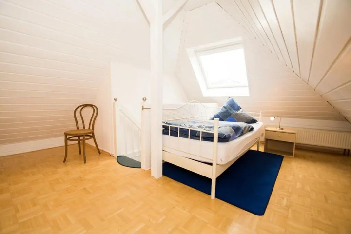 Room 5 of 11