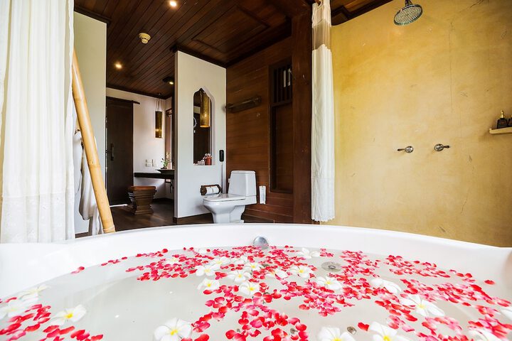 Jetted tub