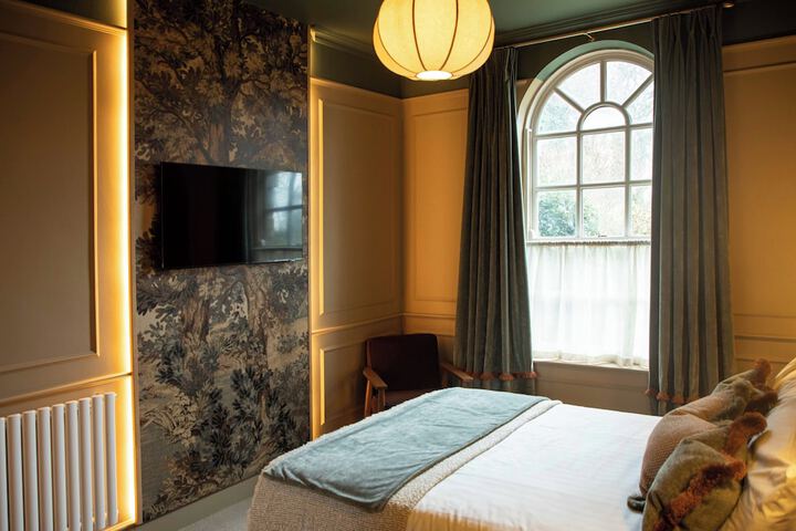 Room 12 of 28
