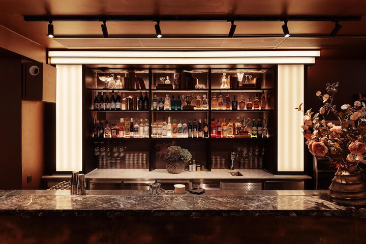 Lounge 111 of 127
