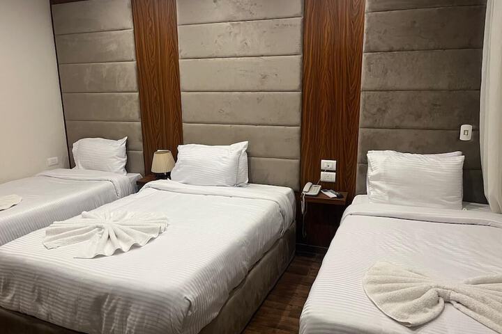 Room 10 of 77
