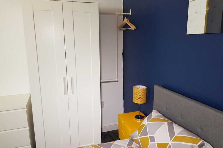 Room 5 of 16