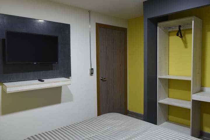 Room 9 of 158