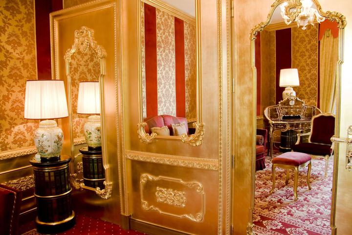 Room 9 of 60