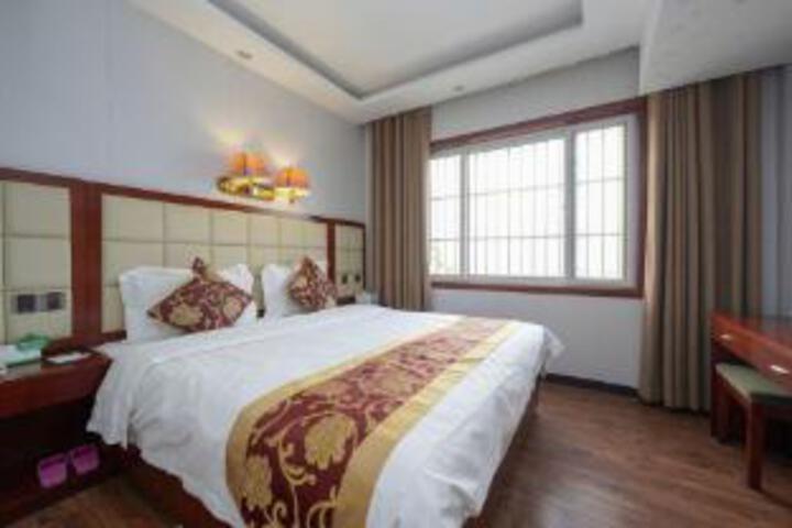 Room 9 of 10