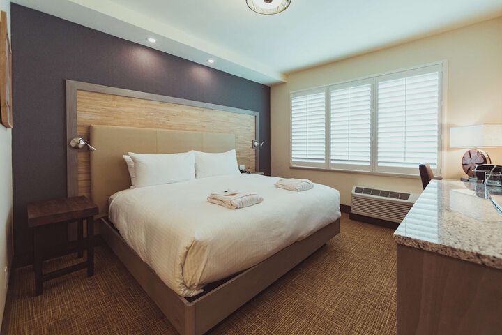 1 King Bed (1 of 24)