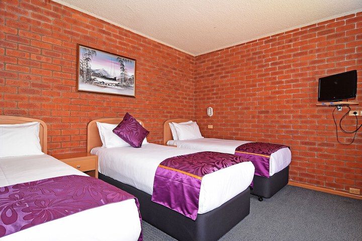 Room 15 of 34