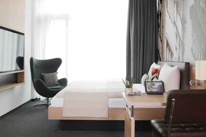Room 8 of 45