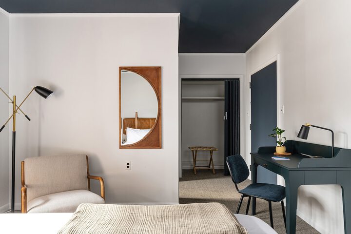 Room 16 of 42