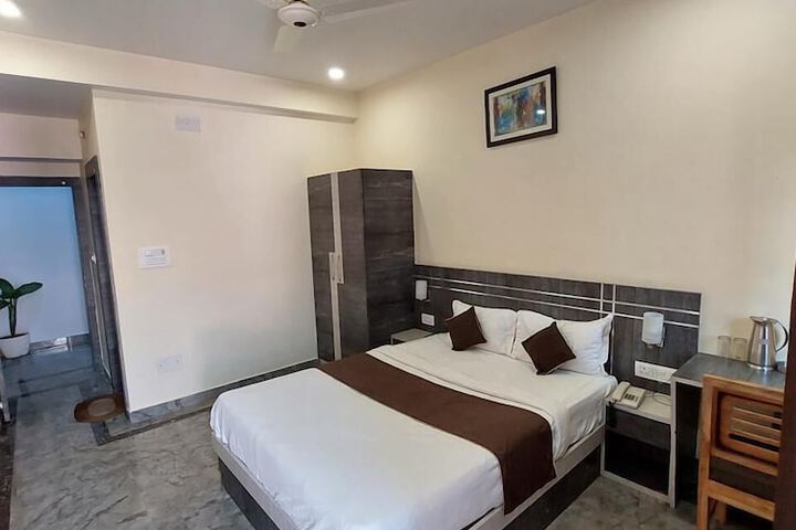 Room 5 of 19