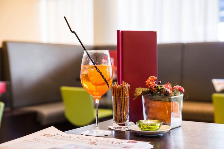 Lounge 59 of 83