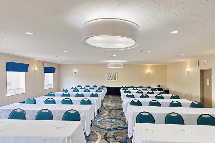 Ballroom/Hall 53 of 66