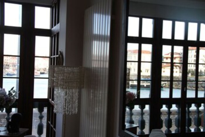 Lounge 89 of 274