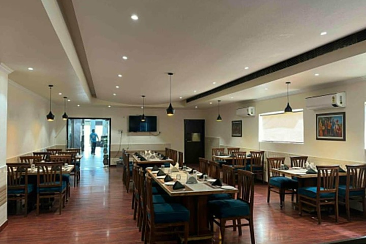 Dining 6 of 11
