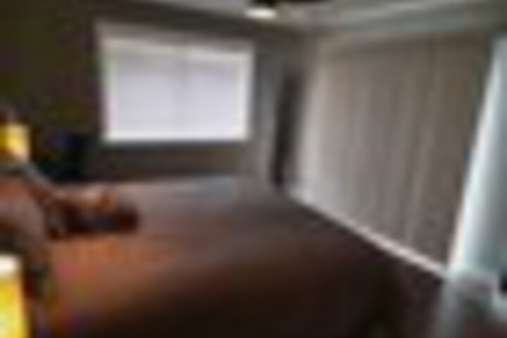Room 65 of 828