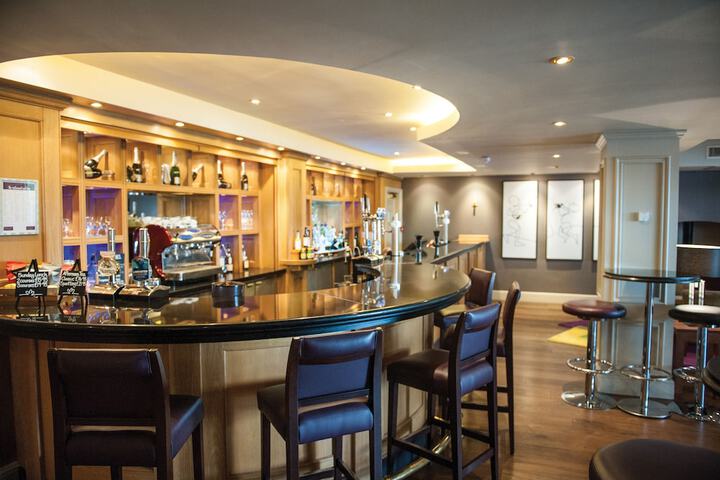 Lounge 56 of 68