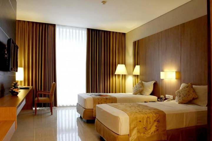 Room 4 of 32