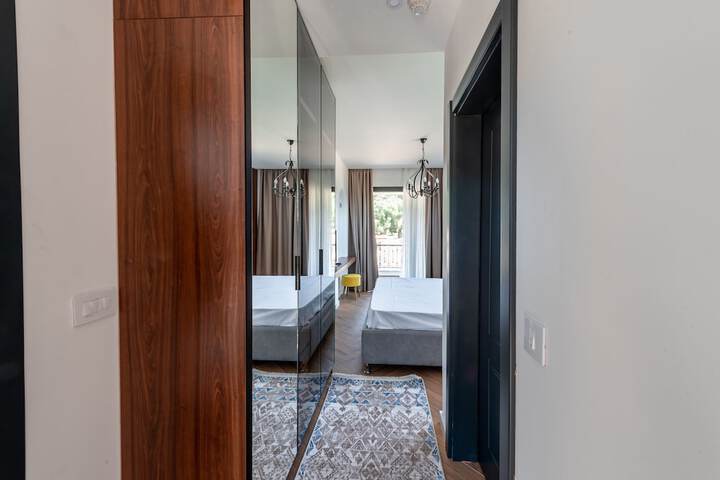 Room 6 of 16