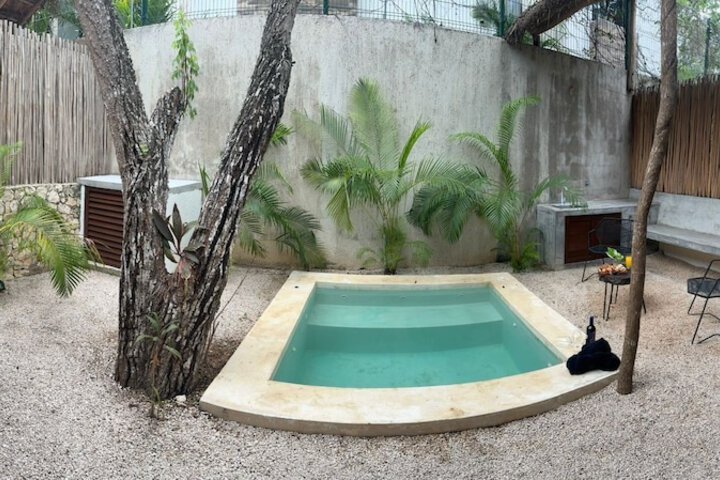 Pool 64 of 111
