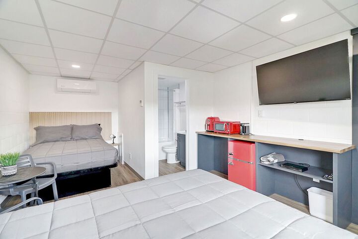 Room 5 of 11