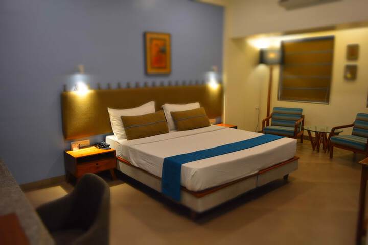 Room 5 of 32