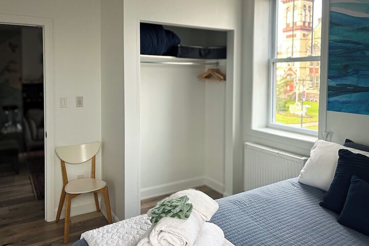 Room 43 of 172
