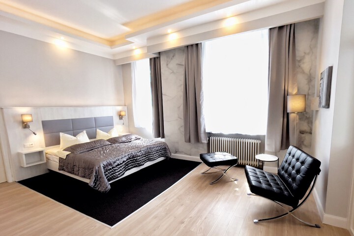 Room 28 of 76